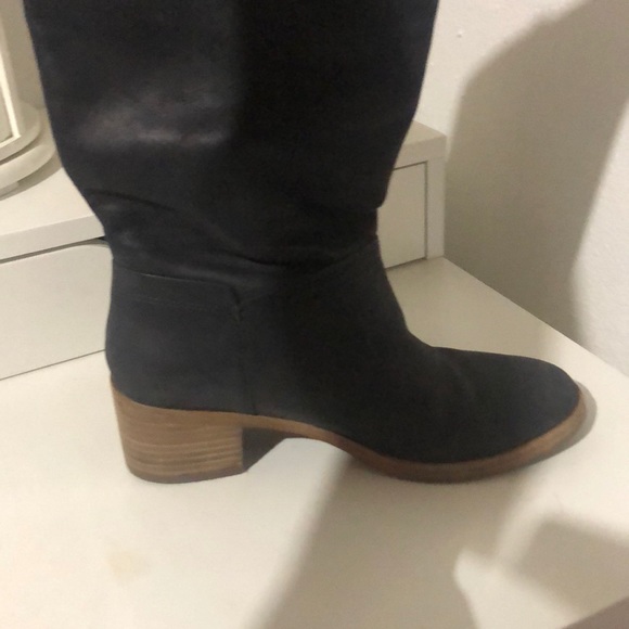 Ugg - Picture 3 of 4